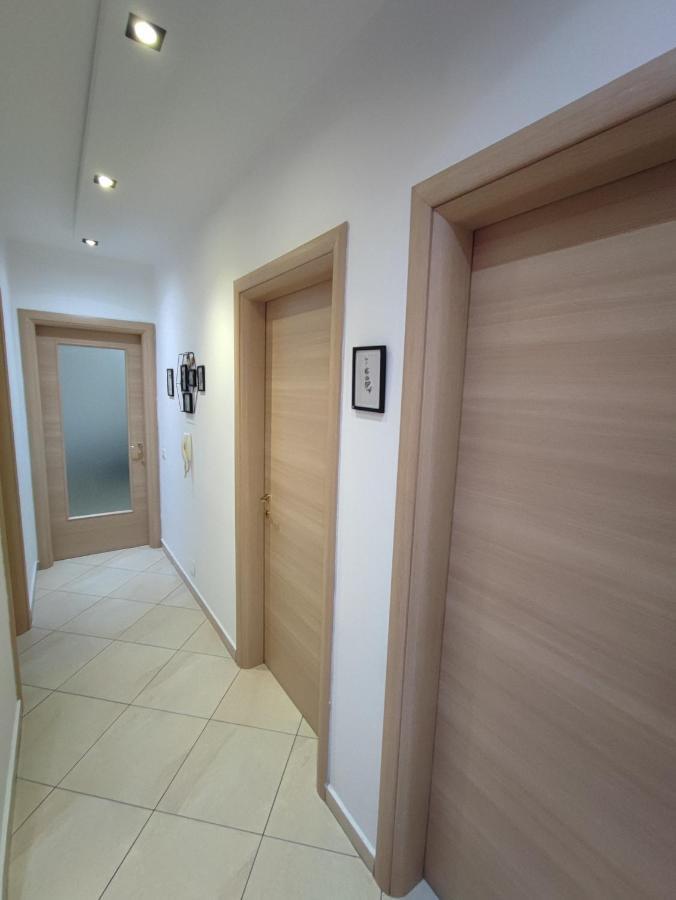 Tirana New Bazaar-Apartment 2 Екстер'єр фото
